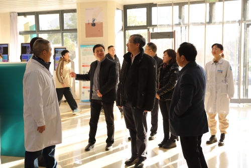 北京同仁医院魏文斌教授莅临安庆市眼科医院讲学、指导